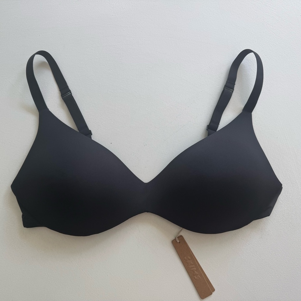 SKIMS - WIRELESS FORM PUSH-UP PLUNGE BRA - ONYX